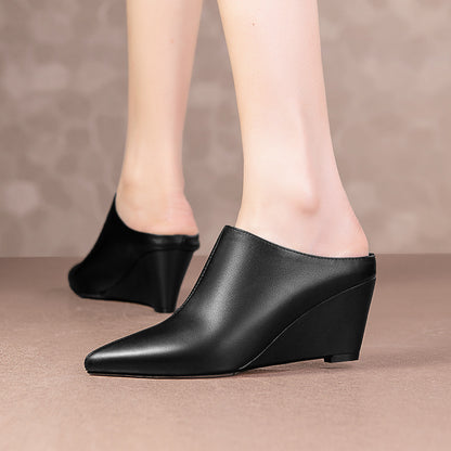 حذاء مسطح ذو مقدمة مدببة ويغطي الحذاء حذاء البغال القدم