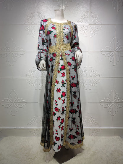 فستان شبكي من الدانتيل والتطريز المطبوع على الطراز الشرق أوسطي في دبي