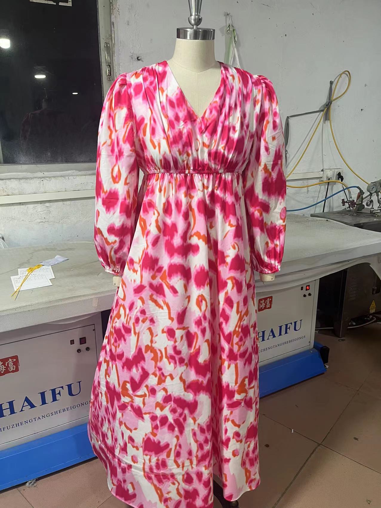 Women's V-neck Pleated Chiffon Printed Dress