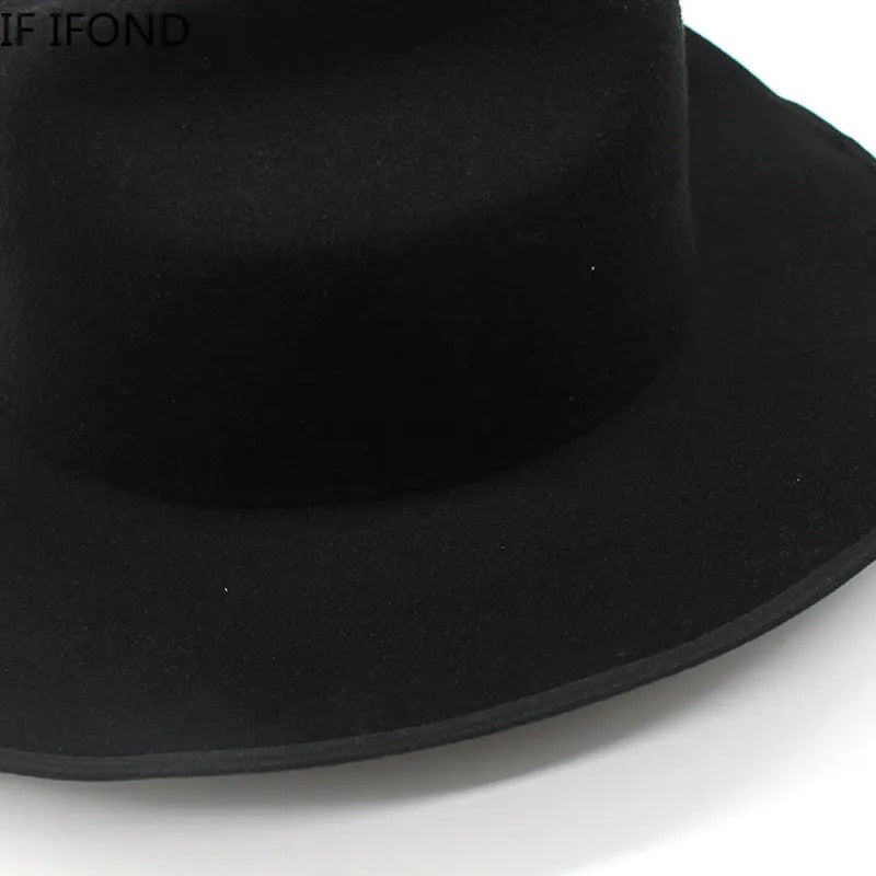 قبعة صوفية، حزام فيروزي، دنيم غربي