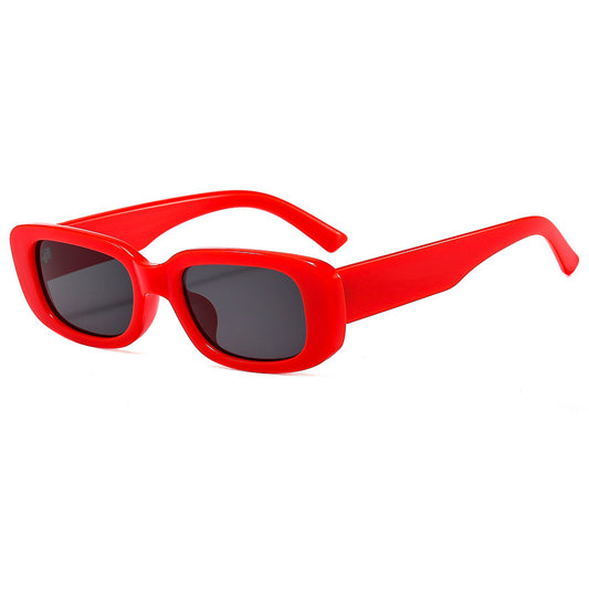 نظارات شمسية بإطار مربع صغير بشخصية جديدة للنساء