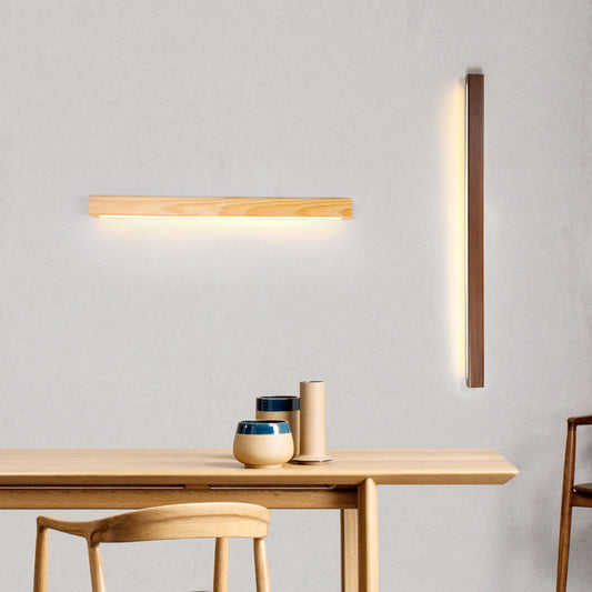 مصباح حائط بشريط خشبي بلون الجوز، تصميم بسيط وحديث